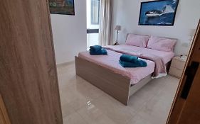 Modern Three Bedroom Apartment In Center Bugibba