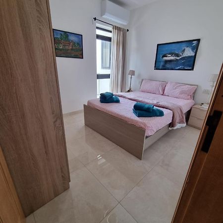 Modern Three Bedroom Apartment In Center Bugibba Bahía de San Pablo Exterior foto