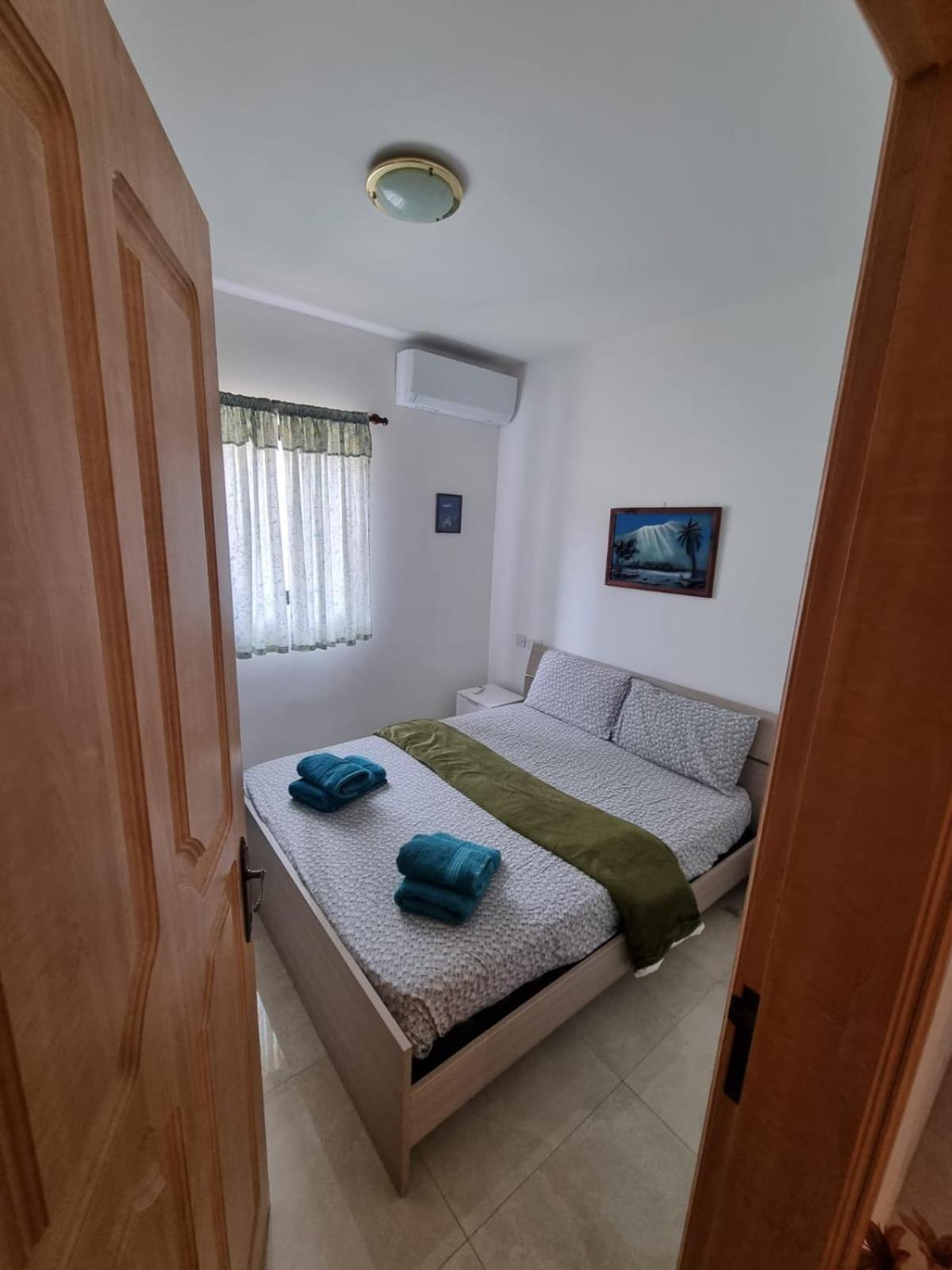 Modern Three Bedroom Apartment In Center Bugibba Bahía de San Pablo Exterior foto